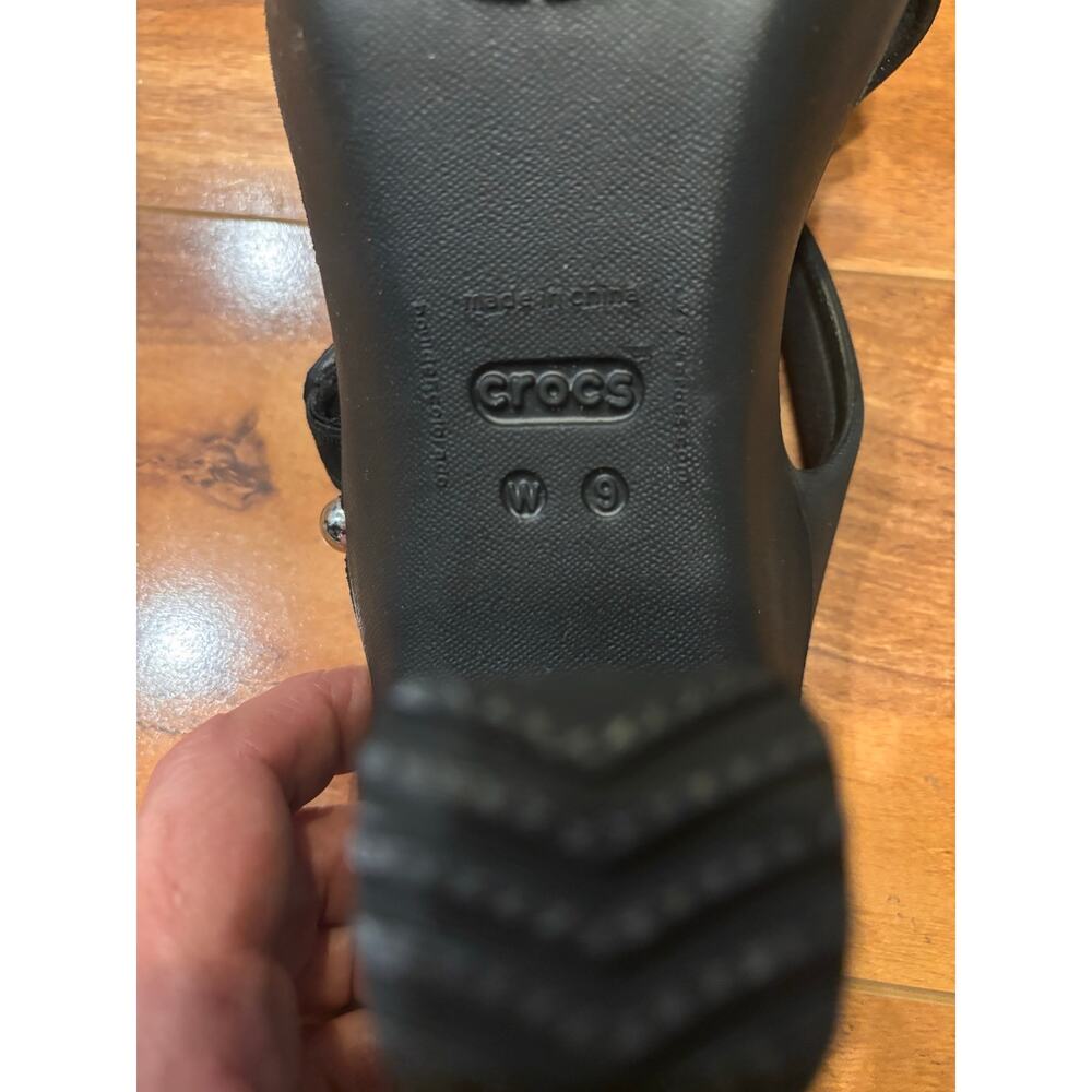 Crocs Cyprus platform black heels size 9, strap design, block heel. - Picture 6 of 7